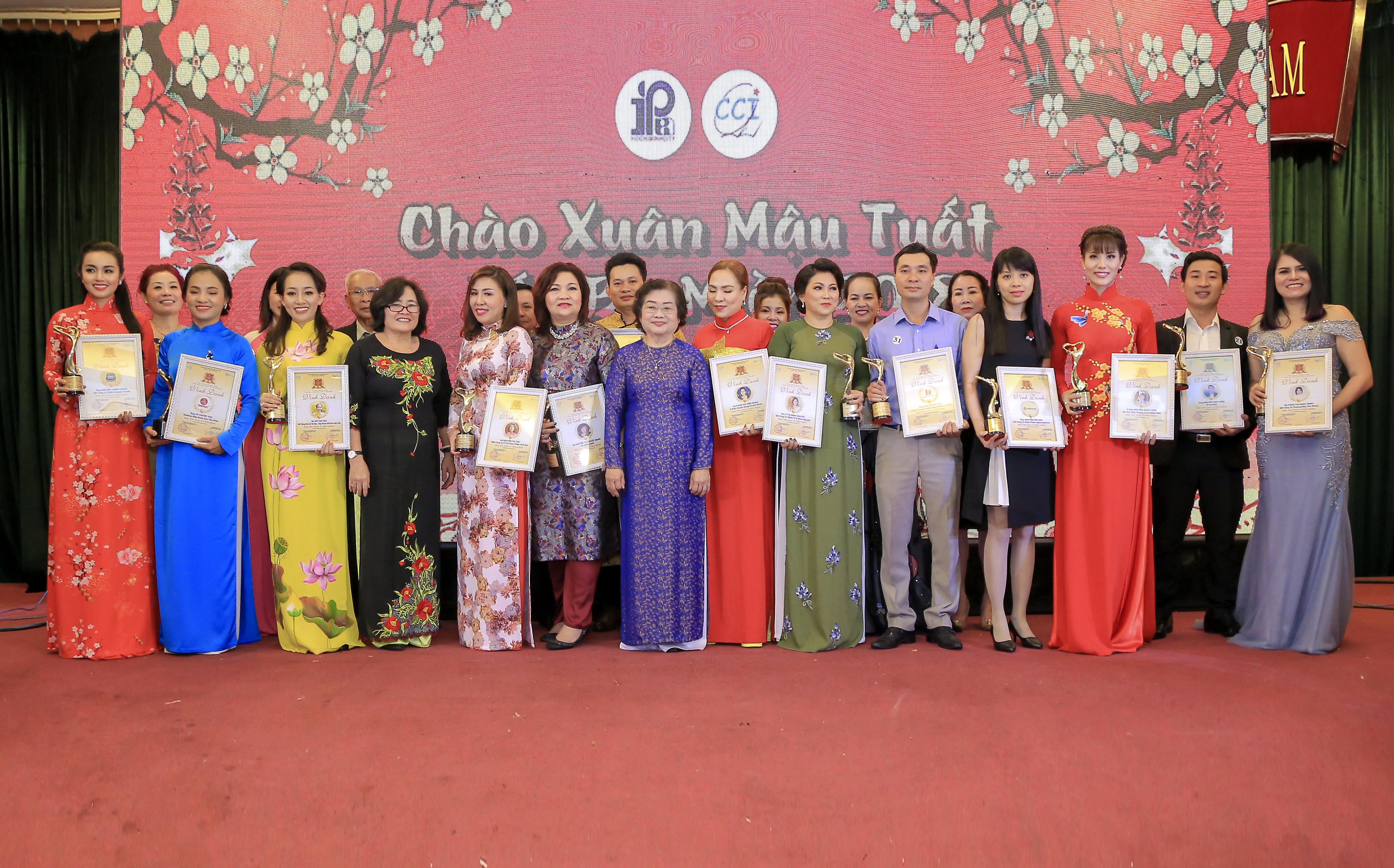 Chào Xuân Mậu Tuất - Tết ba miền 2018