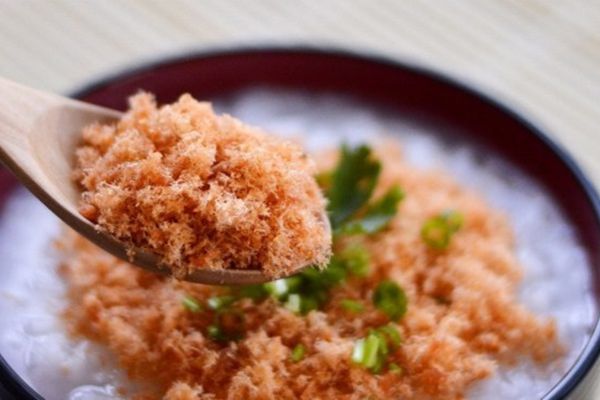 Bé mấy tháng ăn được ruốc cá hồi? Chà bông cá hồi giàu dinh dưỡng 